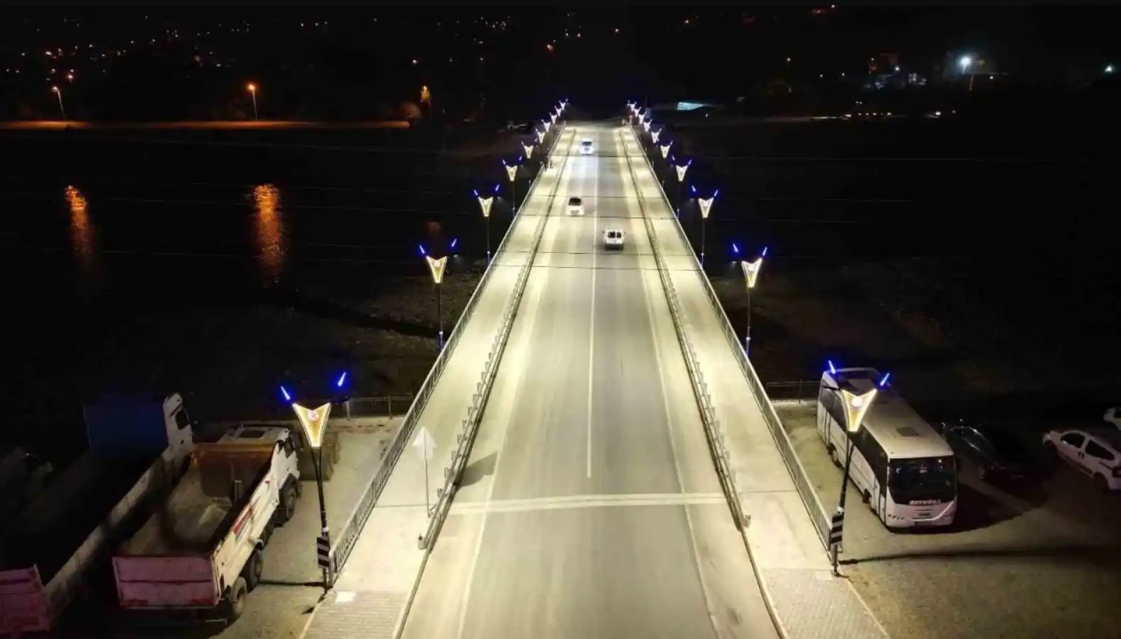 Fatsa OSB Köprüsü, aydınlatmasıyla görsel bir güzelliğe kavuştu